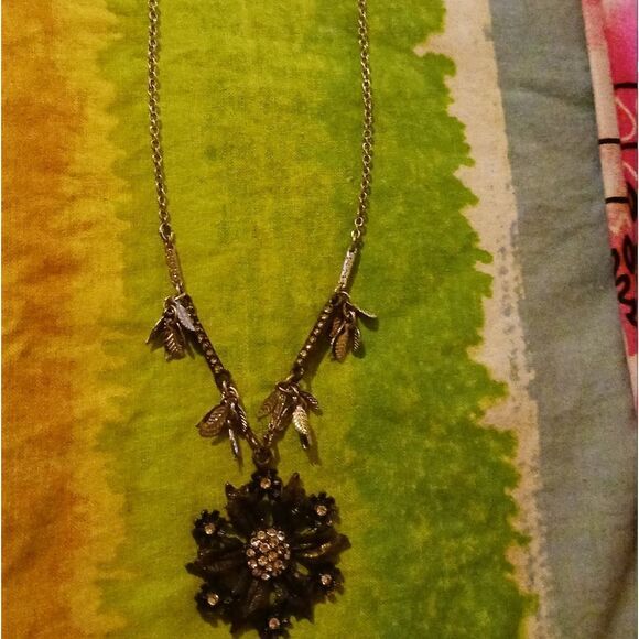 16" necklace with a rhinestone flower pendant - Picture 9 of 11